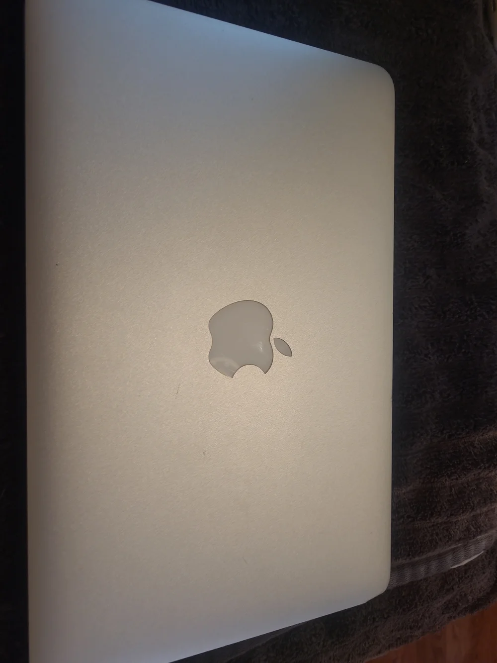 Apple MacBook Air A1465 - 4GB RAM 128GB SSD (For Parts Only)